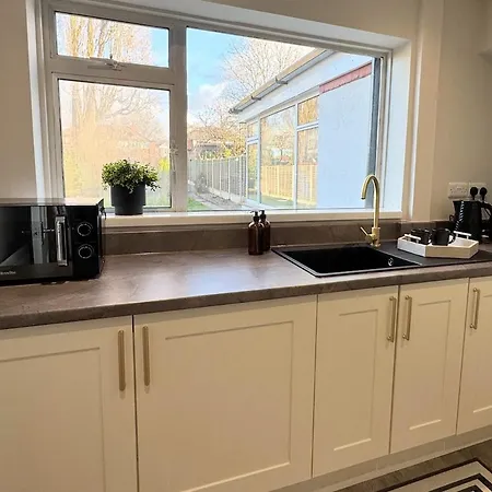 3 Bed House Near Nec, Hs2 For Long - Contractors, Families, Work Groups